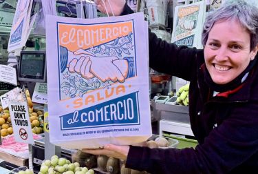 El Mercado Central se suma a la campaña  ‘El comercio salva al comercio’ 